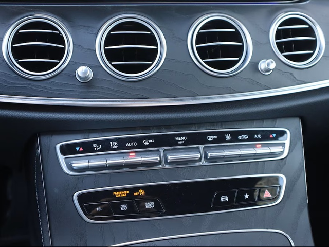 Mercedes-Benz E E 300e 4Matic AMG Line - автомобили, коли, обяви за нови и употребявани 7