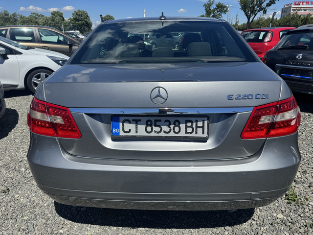 Mercedes-Benz E220 - автомобили, коли, обяви за нови и употребявани 4