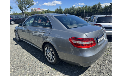 mercedes-benz-e220 - 5