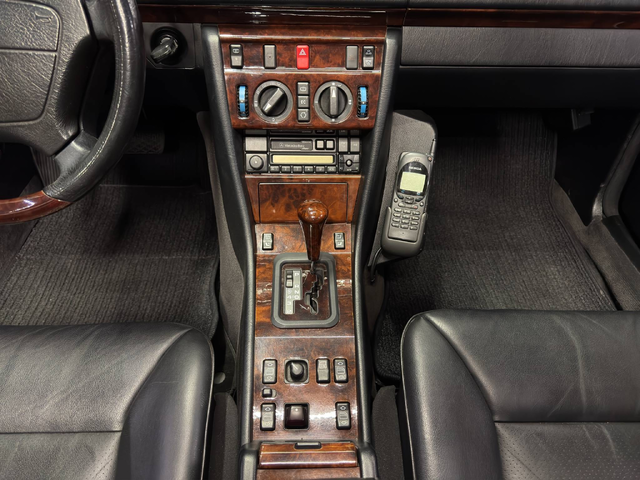 Mercedes-Benz E320 Cabriolet - автомобили, коли, обяви за нови и употребявани 12