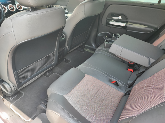 Mercedes-Benz EQB 300 4MATIC AMG FACELIFT - автомобили, коли, обяви за нови и употребявани 13