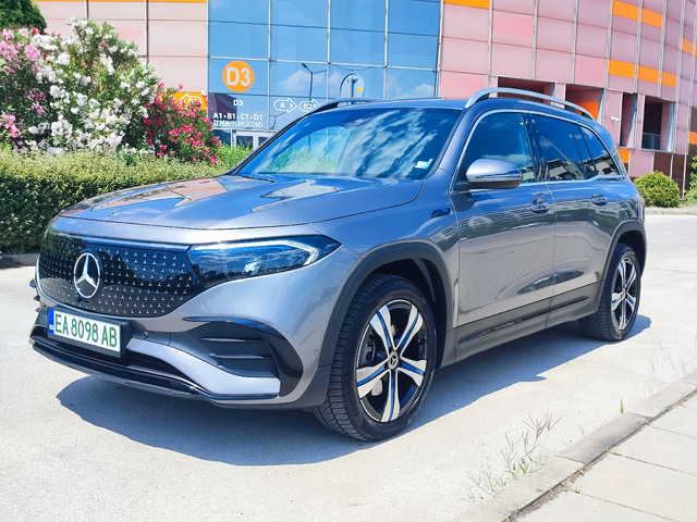 Mercedes-Benz EQB 300 4MATIC AMG FACELIFT - автомобили, коли, обяви за нови и употребявани 1