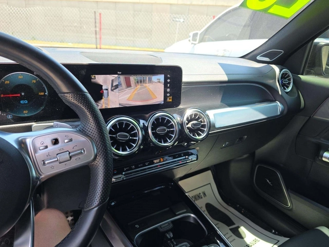 Mercedes-Benz EQB FWD / AMG Line / Pinnacle / Burmester / HUD / Pano - автомобили, коли, обяви за нови и употребявани 7