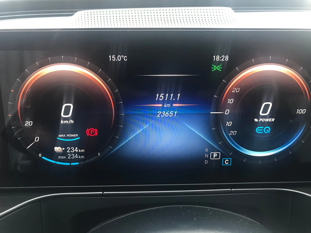 Mercedes-Benz EQC 400/AMG styling/4MATIC/HeadUP/NAVI/PANO/Full !!! - автомобили, коли, обяви за нови и употребявани 13