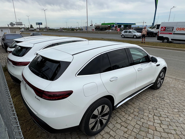 Mercedes-Benz EQC 400/AMG styling/4MATIC/HeadUP/NAVI/PANO/Full !!! - автомобили, коли, обяви за нови и употребявани 6
