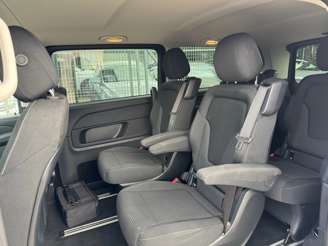 Mercedes-Benz EQV 300 Long - автомобили, коли, обяви за нови и употребявани 5
