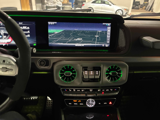 Mercedes-Benz G-CLASS 4.0L 8cyl AWD - автомобили, коли, обяви за нови и употребявани 8