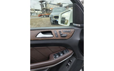 Mercedes-Benz GL 550 - автомобили, коли, обяви за нови и употребявани 10