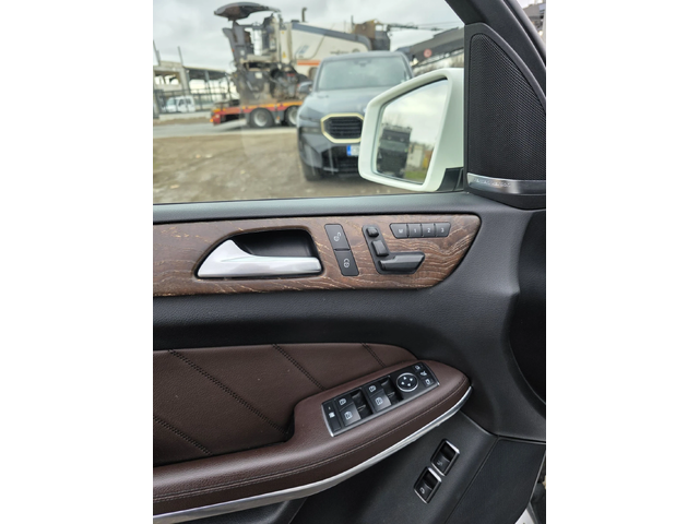 Mercedes-Benz GL 550 - автомобили, коли, обяви за нови и употребявани 10