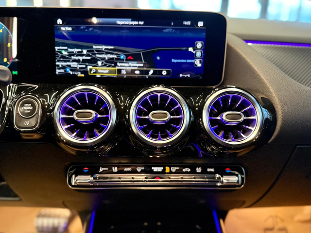 Mercedes-Benz GLA 200 d 4Matic* AMG* Лизинг* Camera* Alcantara - автомобили, коли, обяви за нови и употребявани 12