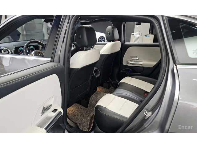 Mercedes-Benz GLA 250 4MATIC* AMG* DISTRONIC* ПОДГРЕВ* ПАНОРАМА* КЕЙЛЕС - автомобили, коли, обяви за нови и употребявани 14