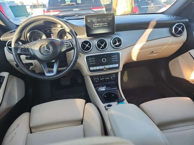 Mercedes-Benz GLA 250 4MATIC* PANORAMA* ПОДГРЕВИ* KEYLESS* - автомобили, коли, обяви за нови и употребявани 1