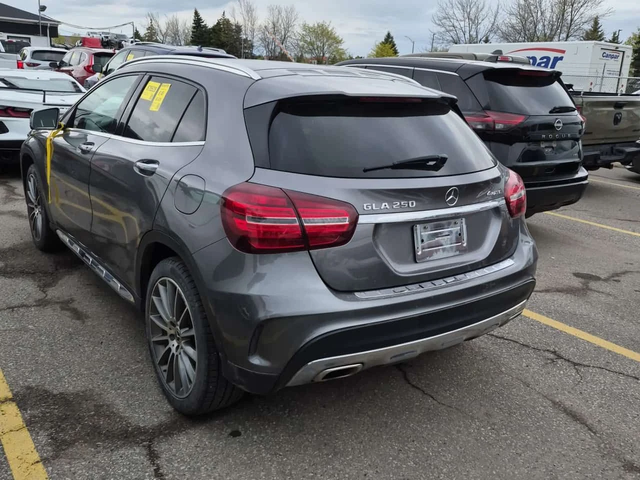 Mercedes-Benz GLA 250 * CARFAX * 2 КЛЮЧА * ПАНОРАМА * ПОДГРЕВИ * - автомобили, коли, обяви за нови и употребявани 3