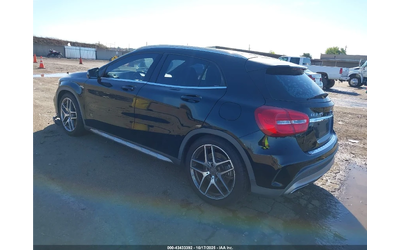 mercedes-benz-gla-45-amg - 3