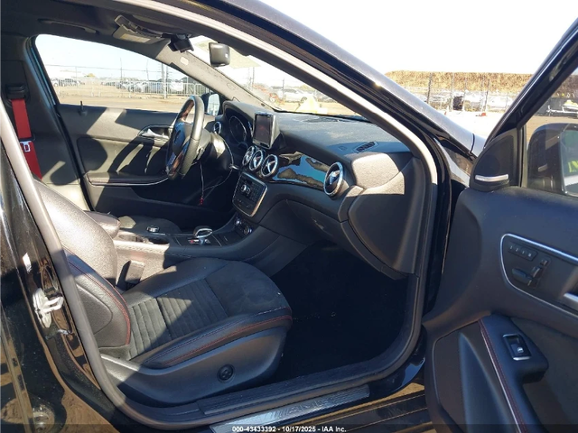 Mercedes-Benz GLA 45 AMG 4MATIC / HARMAN / ПОДГРЕВИ / ПАНОРАМА - автомобили, коли, обяви за нови и употребявани 6