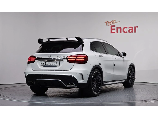 Mercedes-Benz GLA 45 AMG 4MATIC* HARMAN KARDON* MEMORY* PANORAMA* АЛКАНТАРА - автомобили, коли, обяви за нови и употребявани 2