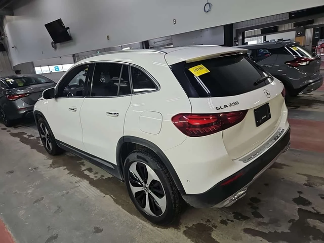 Mercedes-Benz GLA 250| ПАМЕТ| ПАНОРАМА| 2 КЛЮЧА| CARFAX| - автомобили, коли, обяви за нови и употребявани 3