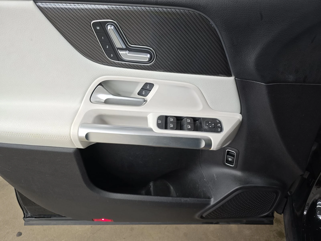 Mercedes-Benz GLB AMG* DIGITAL* DESIGNO* CARBON* KEYLESS GO* ШОУРУМ - автомобили, коли, обяви за нови и употребявани 13