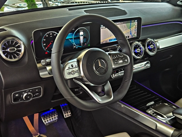 Mercedes-Benz GLB 220 AMG/4MAT/7MESTA/PANO/360CAM/BURMEST/DISTR/ПОДГР/LI - автомобили, коли, обяви за нови и употребявани 10