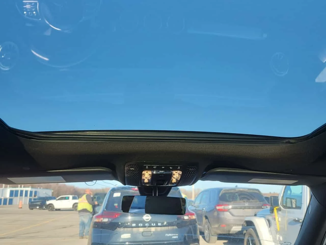 Mercedes-Benz GLB 250 4MATIC* DISTRONIC* AMBIENTNO* PANO* - автомобили, коли, обяви за нови и употребявани 11