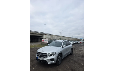 mercedes-benz-glb - 1