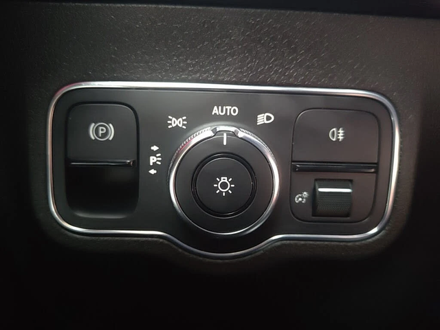 Mercedes-Benz GLB * АвтоКредит * (ЦЕНА ДО БГ) - автомобили, коли, обяви за нови и употребявани 15