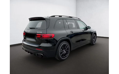 mercedes-benz-glb - 1