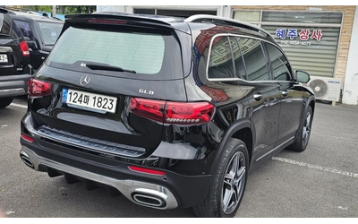 mercedes-benz-glb - 1