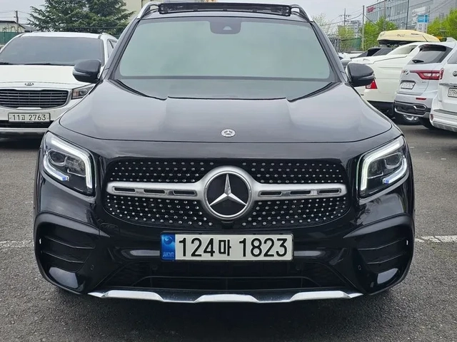 Mercedes-Benz GLB AMG LINE | GLB250 | 4MATIC - автомобили, коли, обяви за нови и употребявани 0