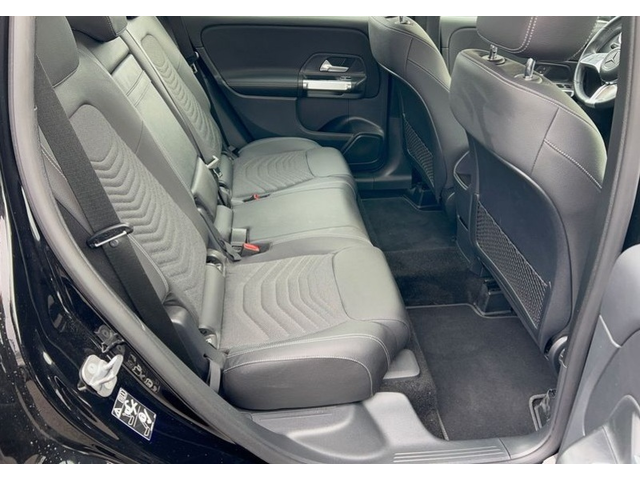 Mercedes-Benz GLB GLB 180 d - автомобили, коли, обяви за нови и употребявани 7