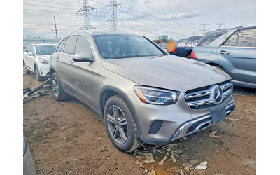 mercedes-benz-glc-300-2-0l-4-all-wheel-drive - 3