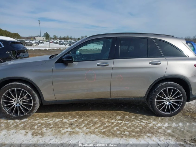 Mercedes-Benz GLC 300 4MATIC* AMG-пак* Burmester* подгрев* панорама* 360 - автомобили, коли, обяви за нови и употребявани 12