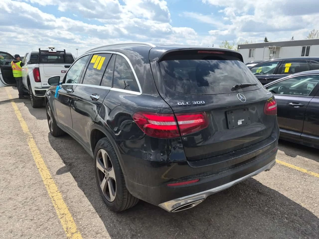 Mercedes-Benz GLC 300 ПОДГРЕВИ * ПАНО * KEYLESS * CARFAX - автомобили, коли, обяви за нови и употребявани 3