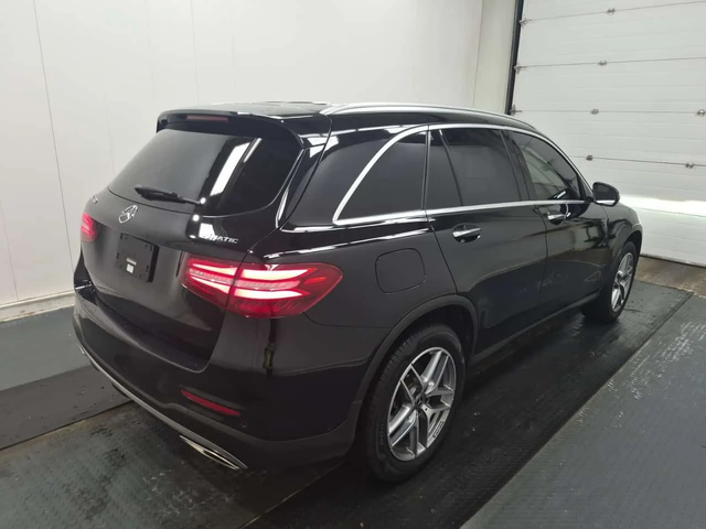 Mercedes-Benz GLC 300 AMG Line * Без инциденти * CARFAX * - автомобили, коли, обяви за нови и употребявани 2