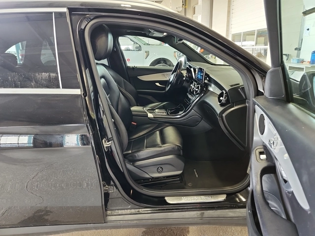 Mercedes-Benz GLC 300 ПАНОРАМА * ПОДГРЕВИ * Blind Spot * CARFAX - автомобили, коли, обяви за нови и употребявани 8