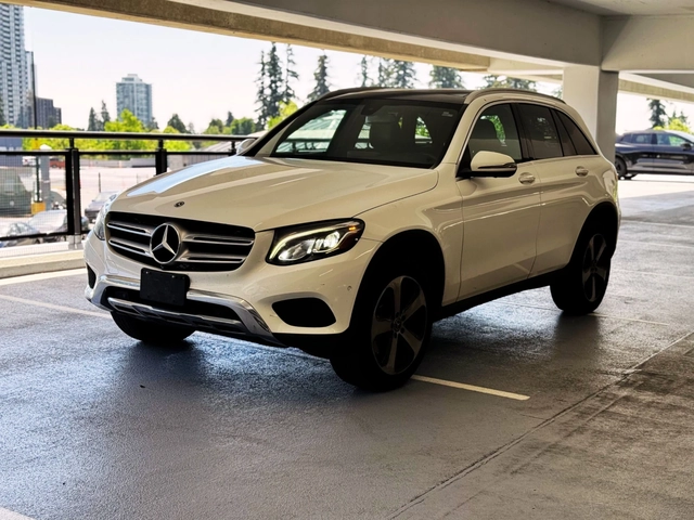Mercedes-Benz GLC 300 4MATIC* CARFAX* АВТО КРЕДИТ* - автомобили, коли, обяви за нови и употребявани 0