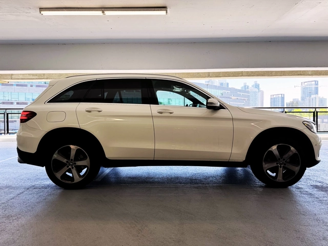 Mercedes-Benz GLC 300 4MATIC* CARFAX* АВТО КРЕДИТ* - автомобили, коли, обяви за нови и употребявани 4