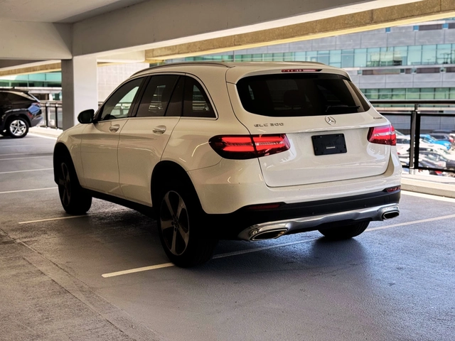 Mercedes-Benz GLC 300 4MATIC* CARFAX* АВТО КРЕДИТ* - автомобили, коли, обяви за нови и употребявани 6