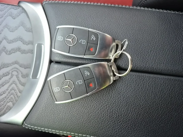 Mercedes-Benz GLC 300 2 КЛЮЧА * ПАНОРАМА * ПОДГРЕВИ * CARFAX - автомобили, коли, обяви за нови и употребявани 12