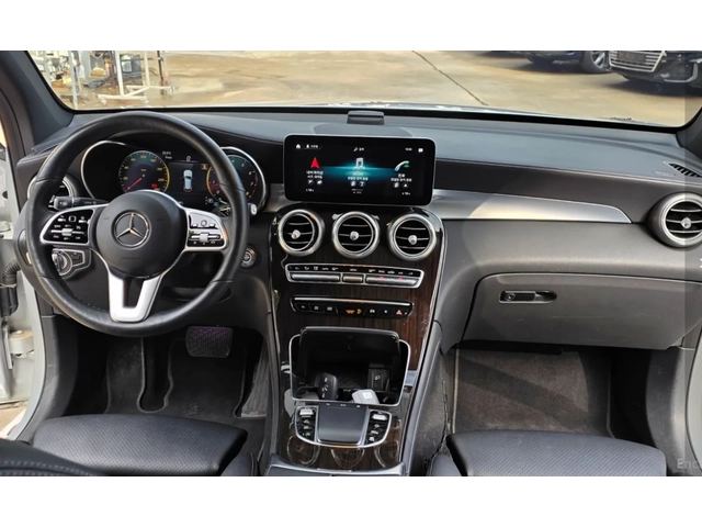 Mercedes-Benz GLC 300 - автомобили, коли, обяви за нови и употребявани 8