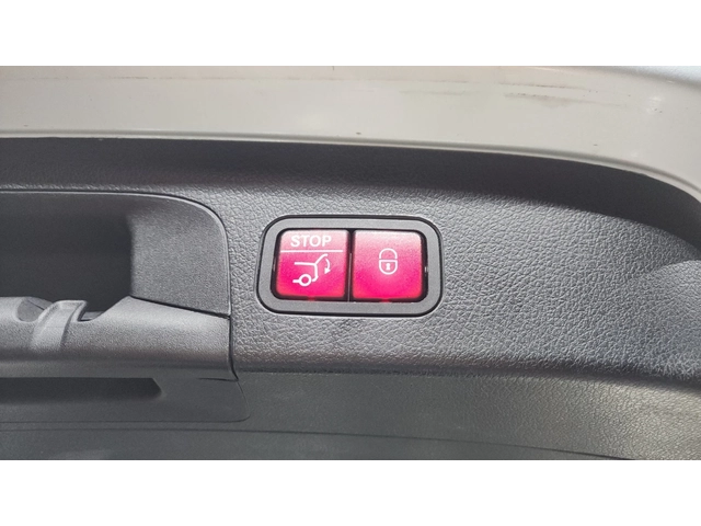 Mercedes-Benz GLC 300 - автомобили, коли, обяви за нови и употребявани 12