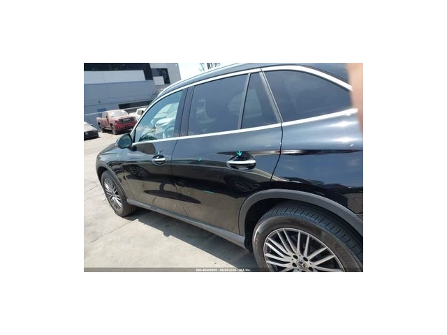 Mercedes-Benz GLC 300 4MATIC - автомобили, коли, обяви за нови и употребявани 12
