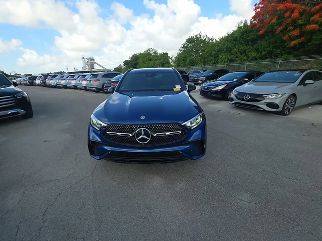Mercedes-Benz GLC 350e 4MATIC AMG Line - автомобили, коли, обяви за нови и употребявани 0