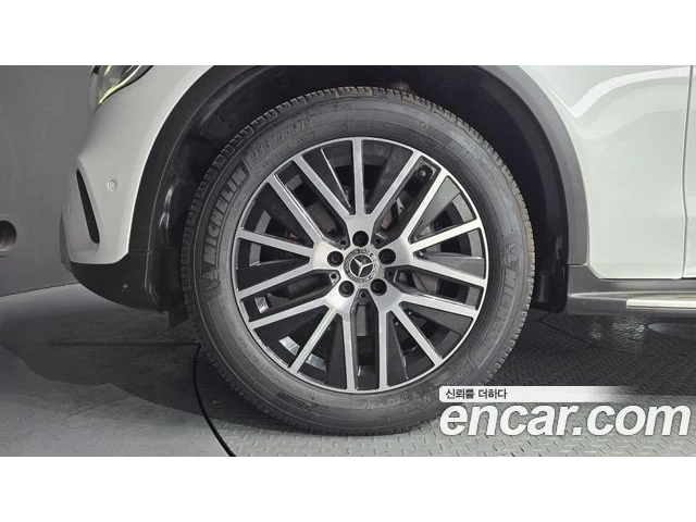 Mercedes-Benz GLC 300 | 4MATIC | AMG LINE - автомобили, коли, обяви за нови и употребявани 4