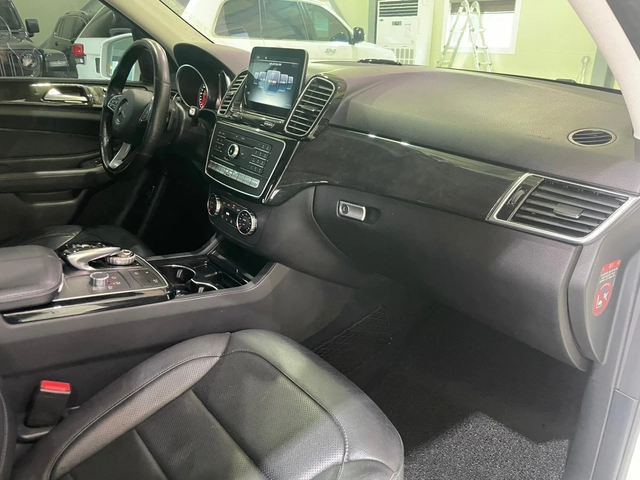 Mercedes-Benz GLE 350 d 4 Matic ! AMG Line ! - автомобили, коли, обяви за нови и употребявани 9