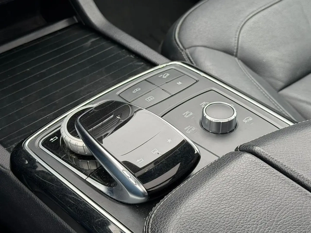 Mercedes-Benz GLE 550 4Matic V8 - автомобили, коли, обяви за нови и употребявани 12