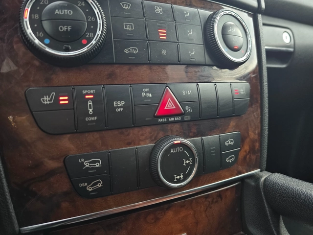Mercedes-Benz ML 320 * 320 cdi* pano* Podgrev* Sport and Allroad pack* - автомобили, коли, обяви за нови и употребявани 16