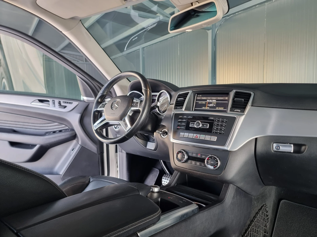 Mercedes-Benz ML 350 Panorama* AMG* Keyless* Distronic* Camera* - автомобили, коли, обяви за нови и употребявани 11