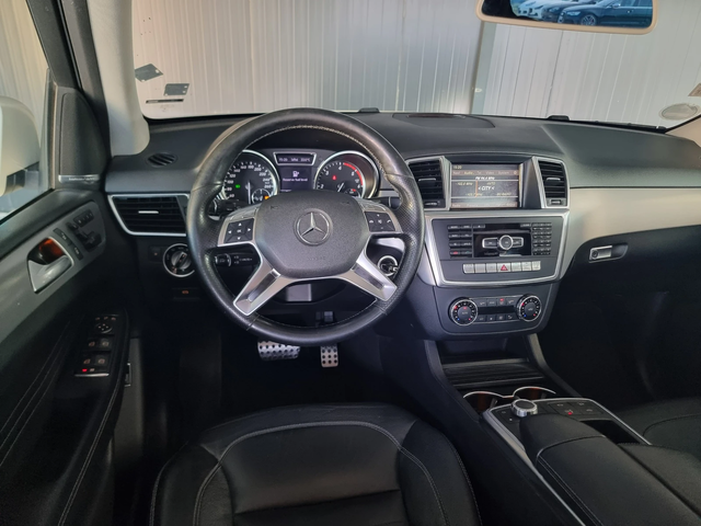 Mercedes-Benz ML 350 Panorama* AMG* Keyless* Distronic* Camera* - автомобили, коли, обяви за нови и употребявани 13