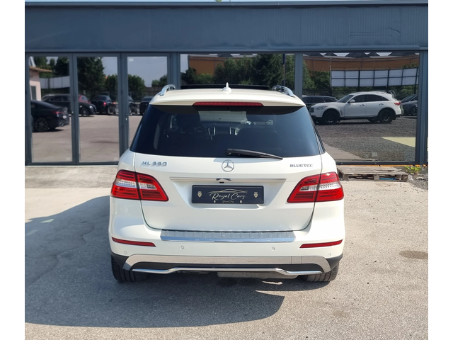 Mercedes-Benz ML 350 Panorama* AMG* Keyless* Distronic* Camera* - автомобили, коли, обяви за нови и употребявани 5